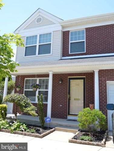 1318 Lawrence St, Philadelphia, PA 19147-5921