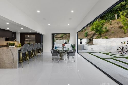 2434 Delisle Ct, Glendale CA  91208-2210 exterior