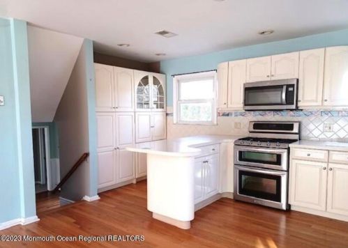 32 Eisele Ave, Tinton Falls NJ  07712-4174 exterior