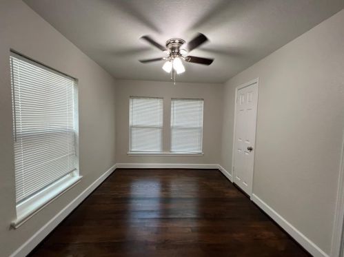 620 Magnolia St, Angleton TX  77515-5806 exterior