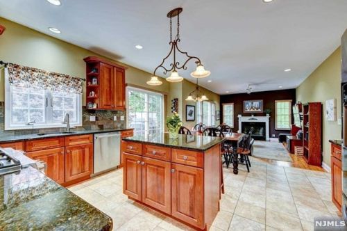 8 Matthew Ct, Dover NJ  07869-1058 exterior