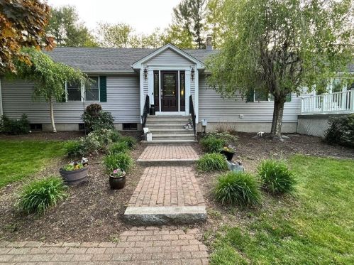 515 Wallum Lake Rd, Glocester, RI 02859-2107