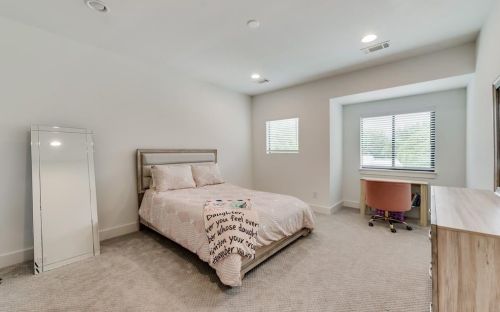 8518 Glencrest Ln, Dallas TX  75209-2632 exterior