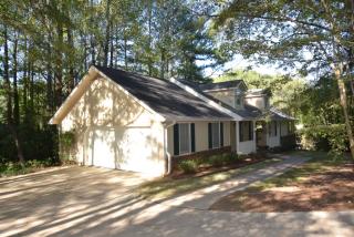 1000 Hunterhill Dr, Roswell, GA 30075-3308
