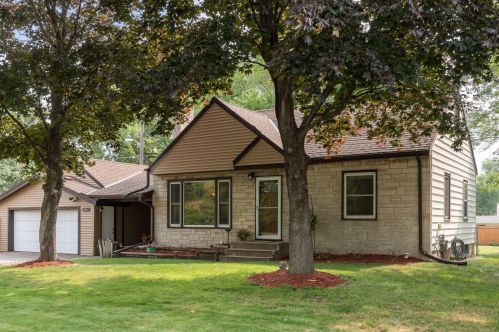 5846 Broadway Ave, Minneapolis, MN 55428-3272