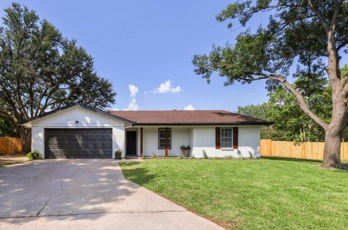 7825 Redwood Ct, Fort Worth, TX 76182-6040