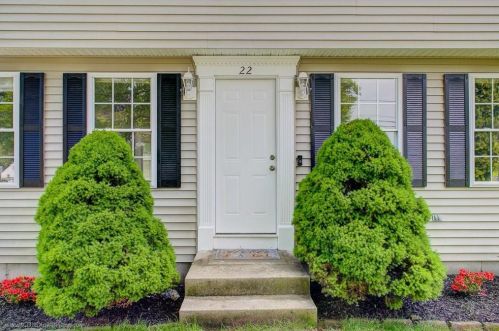 22 Cameron Ct, Warwick, RI 02886-3430