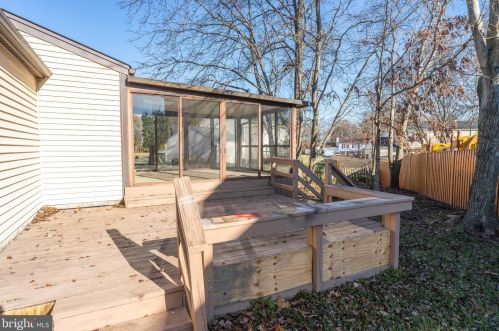7301 Snowden Ct, Springfield VA  22150-4435 exterior