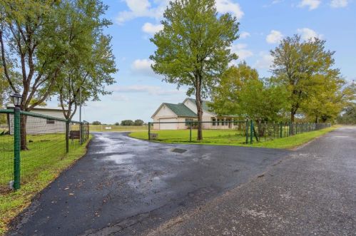 180 Youngs Pr Rd, Webberville TX 78621-5537 exterior