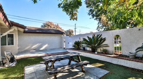 1555 Kimberly Ave, Anaheim CA  92802-2707 exterior