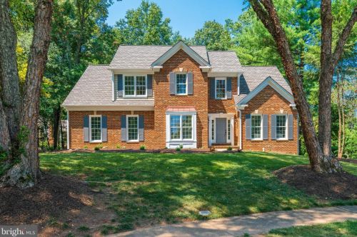 11908 Champion Lake Ct, Herndon, VA 20170-2710