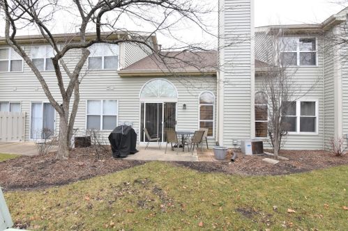 1032 Rockport Dr, Carol Stream IL  60188-2985 exterior