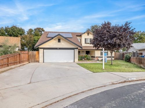 3261 Ezie Ave, Clovis, CA 93611-5187