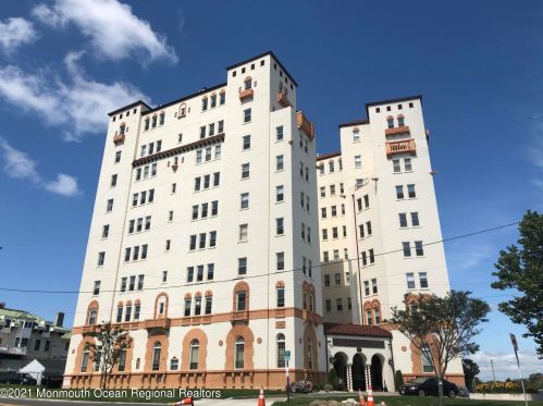 400 Deal Lake Dr, Tinton Falls NJ  07712-5174 exterior