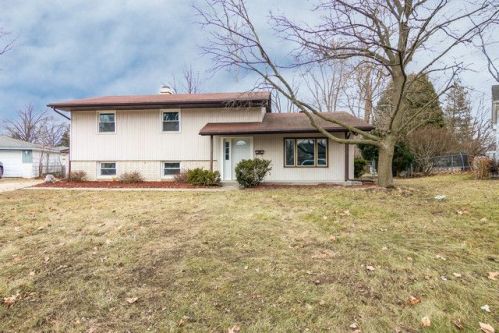 4812 Skokie Cir, Rockford, IL 61108-7934