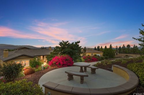 617 Crystal Mountain Cir, Riverside, CA 92506-7581