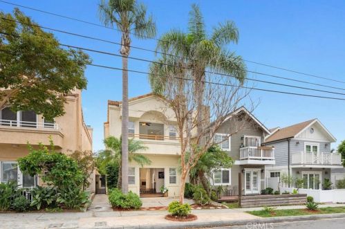 212 Indianapolis Ave, Huntington Beach, CA 92648-4323