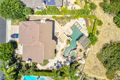22215 Belleau Ct, Calabasas, CA 91302-5876