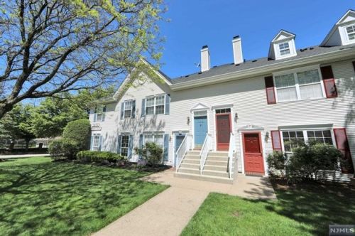 1001 Cumberland Ct, Mahwah, NJ 07430-1340