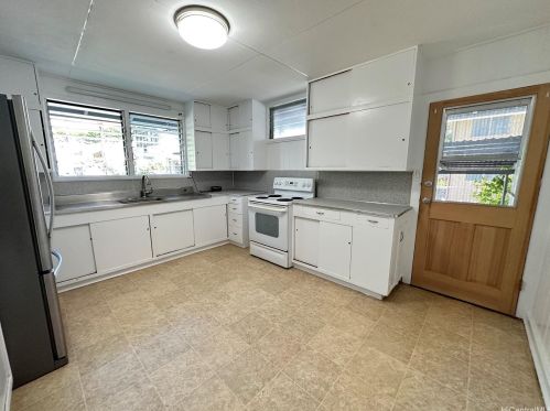 1734 Huna St, Honolulu HI  96817-2438 exterior