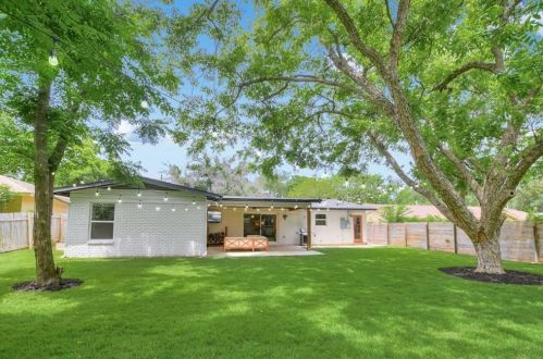 5707 Fairlane Dr, Austin TX  78757-4412 exterior