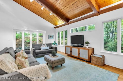 10 Lefferts Ct, Middletown NJ  07748-3031 exterior