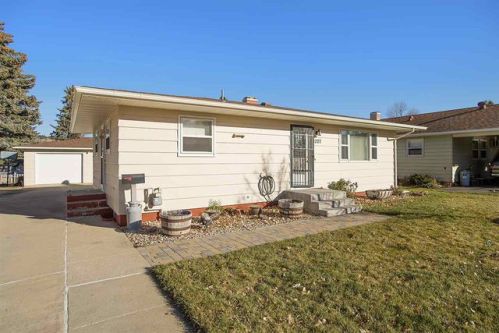 1207 Deadwood St, Sturgis, SD 57785-2311