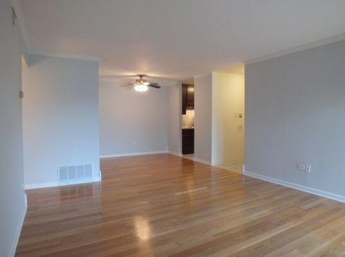 6108 Knoll Valley Dr, Willowbrook, IL 60527-3208