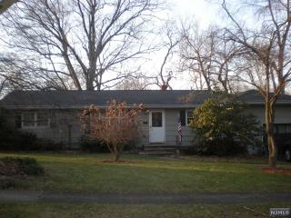 159 Greglawn Dr, Paramus NJ  07652-4109 exterior