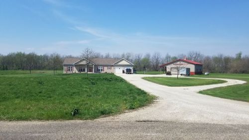 8839 Wildlife Dr, Hopedale, IL 61747-9231