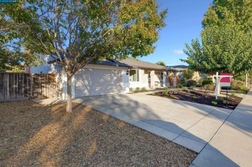 5209 Jomar Dr, Concord CA  94521-2341 exterior