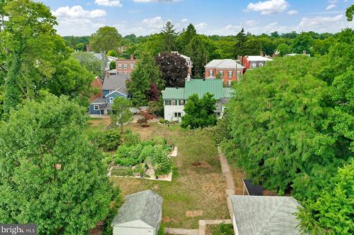 251 Hanover St, Carlisle PA  17013-1928 exterior