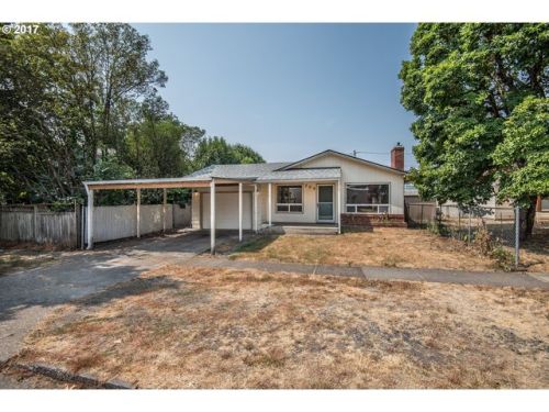 209 Center St, Newberg, OR 97132-3136
