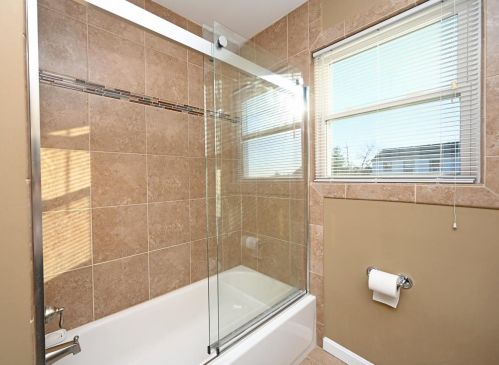 221 Harvest Ln, Cincinnati OH exterior