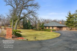 8 Equestrian Way, Lemont, IL 60439-9147