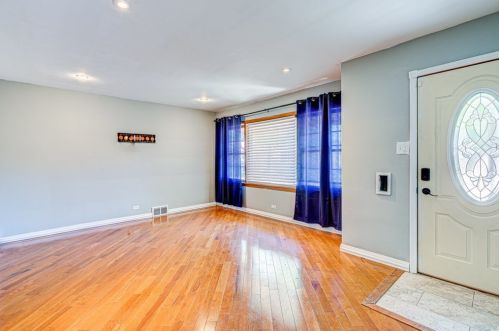 3232 Highland Ave, Forest View, IL 60402-3514