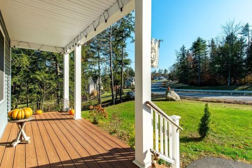 76 Overlook Ln, Barrington, NH 03825-6876