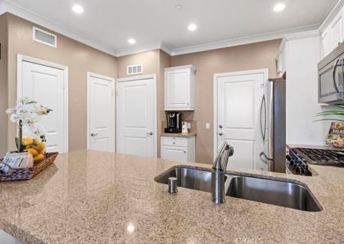 152 Coralwood, Irvine CA  92618-2248 exterior