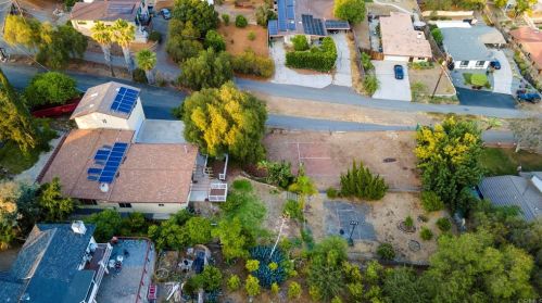 572 Plumosa Ave, Vista, CA 92081-4621