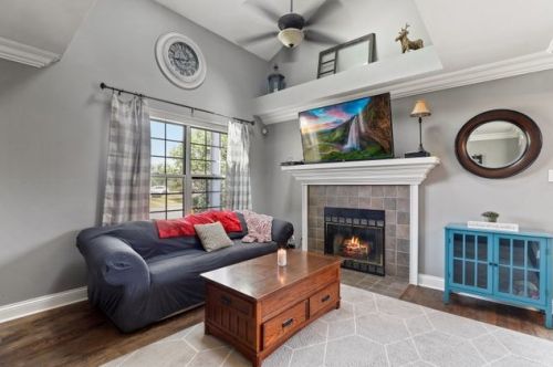 16441 Cobble Stone Ct, Tinley Park, IL 60477-6827