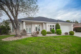 2824 Green Riffle Rd, Redding, CA 96002-5174
