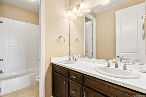 4885 Riviera Way, Aurora CO 80015-4708 exterior