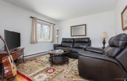 4 Linwood Rd, Freeport, ME 04032-1131