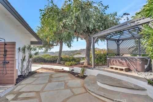 323 Calle Empalme, San Clemente CA  92672-2105 exterior
