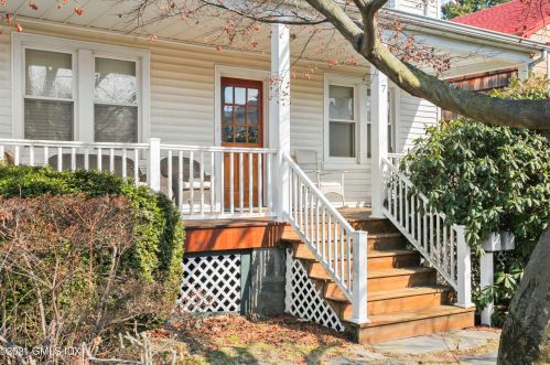 7 Smith St, Greenwich CT  06830-6049 exterior