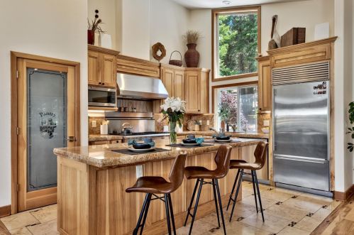 11455 Sitzmark Way, Truckee CA  96161-6163 exterior