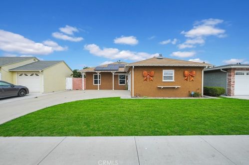 3835 144th St, Hawthorne, CA 90250-8318