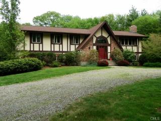 64 Maiden Ln, Upper Stepney, CT 06468-1848