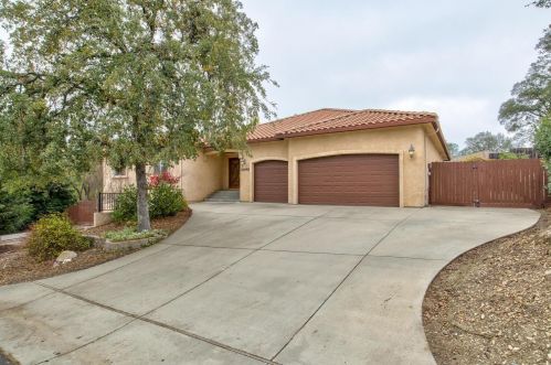 2695 Huckleberry Ln, Valley Springs, CA 95252-9210