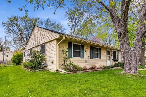 522 Sherwood Dr, Streamwood, IL 60107-2020
